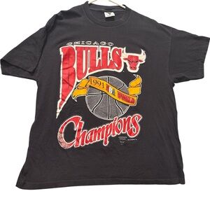 Black Chicago Bulls Graphic T-Shirt